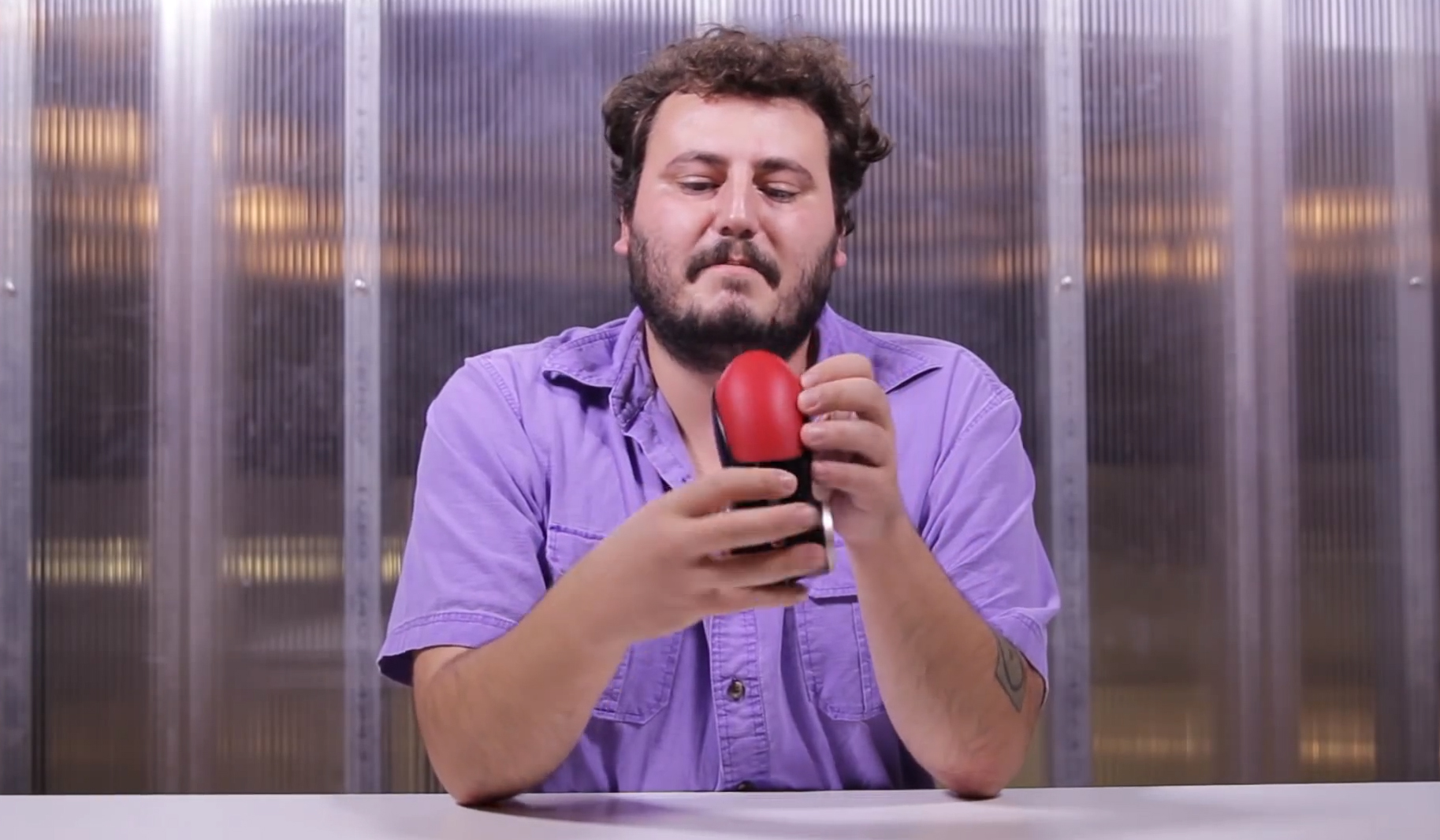Deze mannen proberen voor het eerst een (mannen) seksspeeltje uit